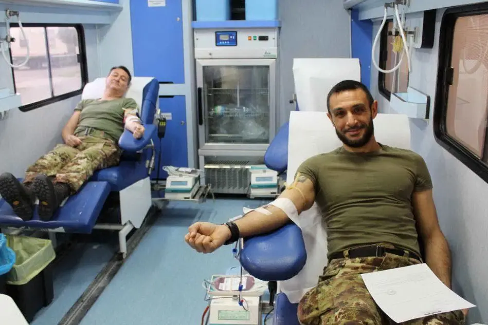 I militari che donano il sangue (foto ufficio stampa Esercito italiano)