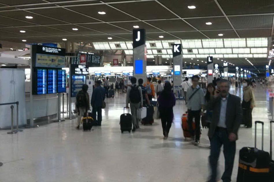 Biglietti aerei pagati con carte clonate, controlli anche a Cagliari