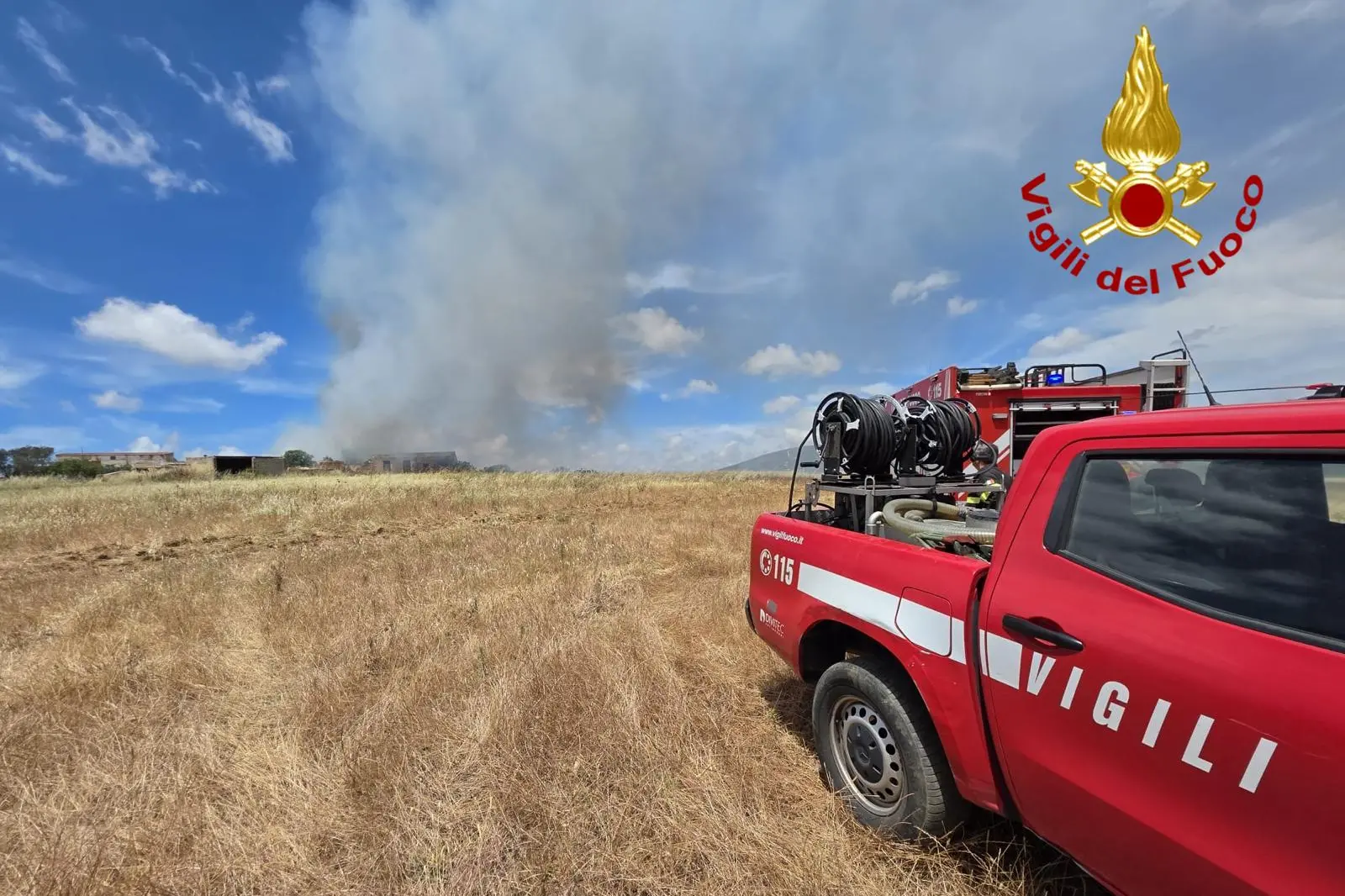 Il rogo a Sassari (foto vigili del fuoco)
