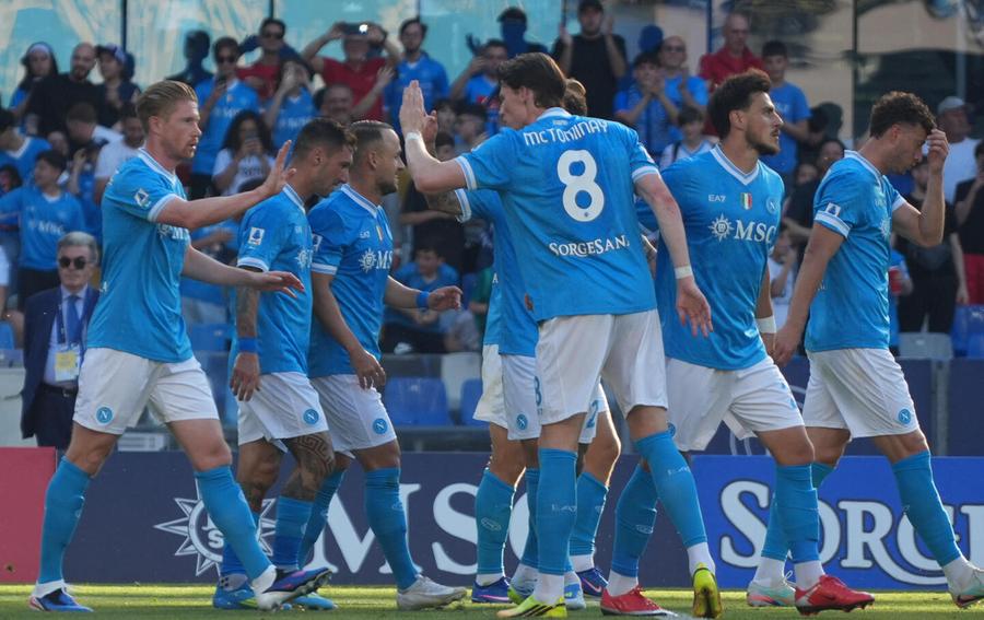 Conte ufficializza il suo addio al napoli Ramoscelli d’ulivo con De Laurentiis