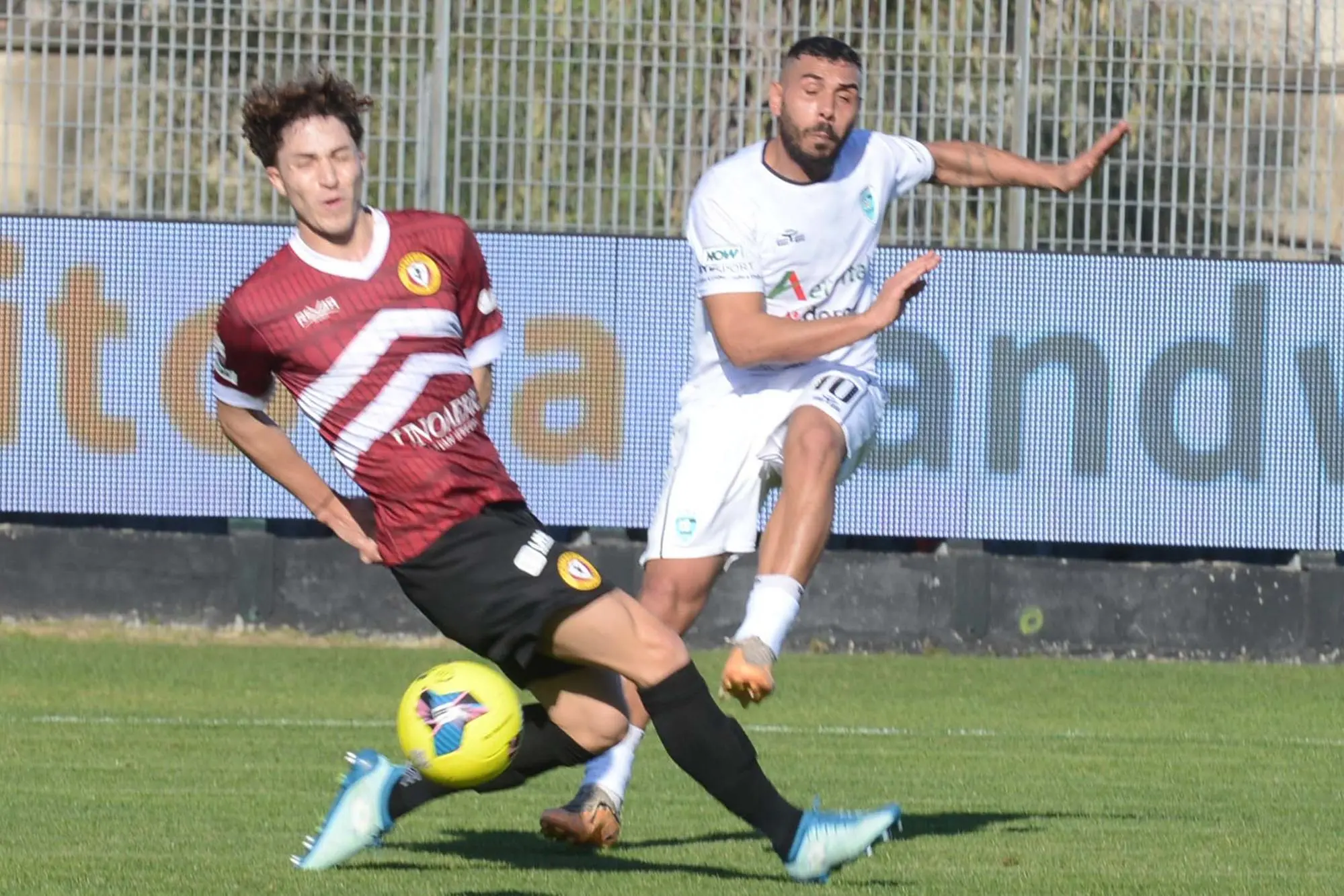 Daniele Ragatzu in azione nella scorsa stagione con l'Olbia (foto Antonio Satta)