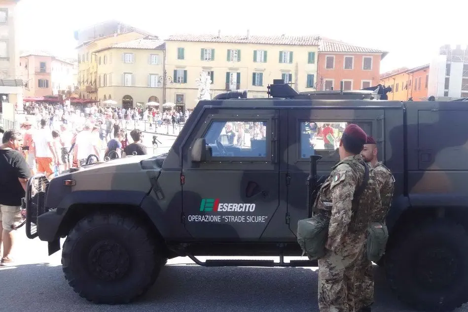 Una pattuglia dell'esercito in presidio a Roma
