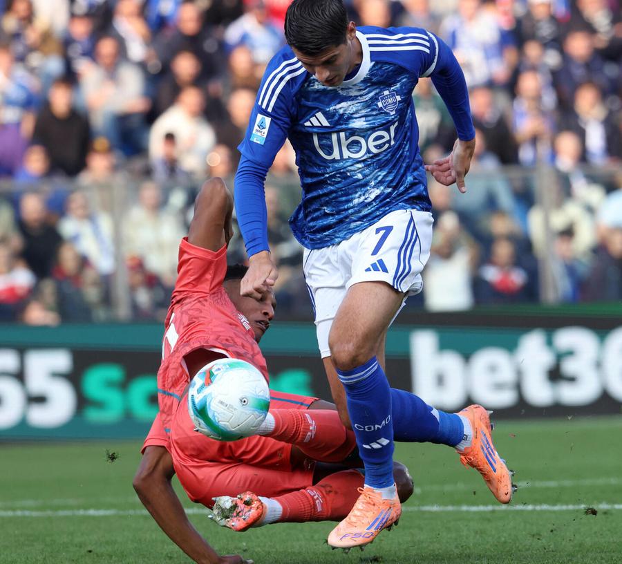 Mina, il suo calcio sotto accusa  Il procuratore: «È un guerriero»