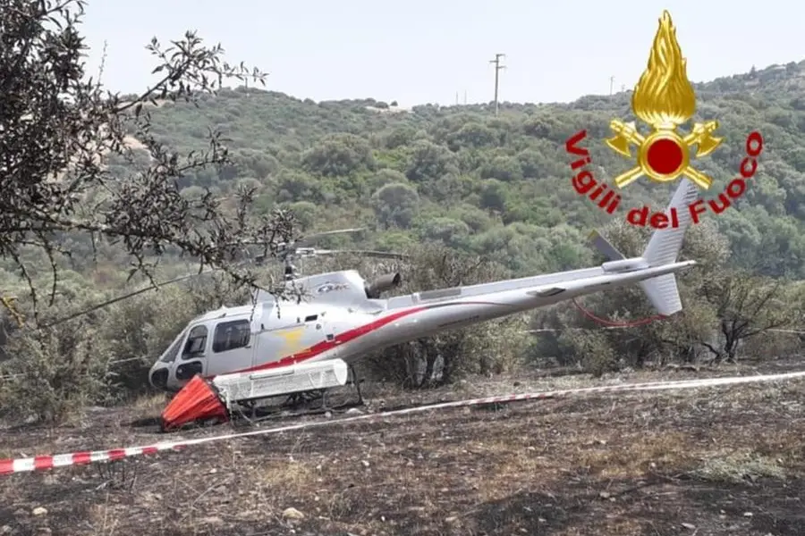 L'elicottero (foto Vigili del fuoco)