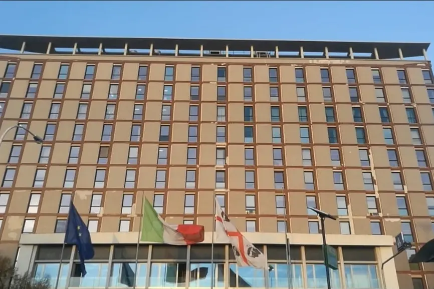 Il palazzo della Regione in viale Trento a Cagliari (L'Unione Sarda)