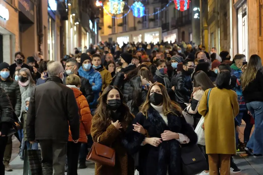 Shopping a Cagliari (foto L'Unione Sarda - Ungari)