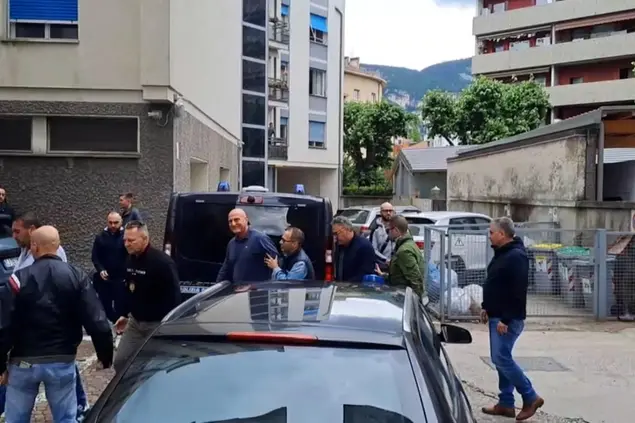 Chico Forti all'arrivo a casa della madre (Ansa)