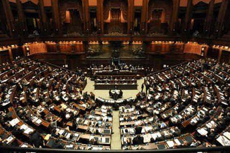 Camera, ok della commissione al taglio dei parlamentari: Lega e Fdi disertano l'aula
