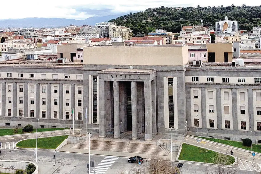 Il tribunale (foto Giuseppe Ungari)