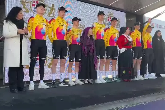 Ciclismo, partito il Giro di Sardegna: l’emozione del sardo Cireddu