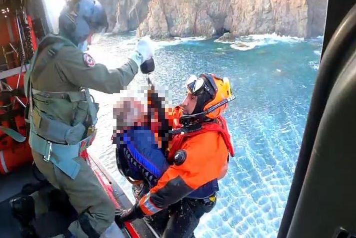 Porto Pino, naufrago salvato dall’elicottero della Guardia costiera