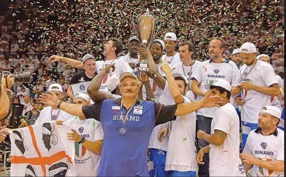 L'allenatore festeggia lo scudetto