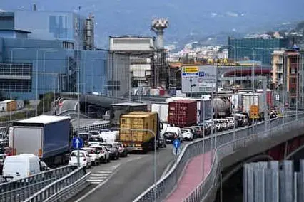 Il traffico del weekend (Ansa)