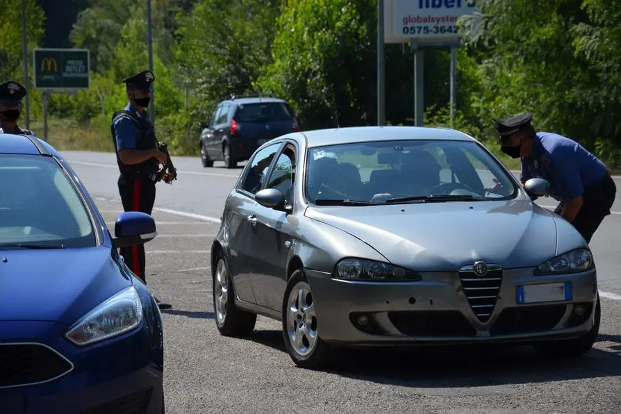 Controlli sulle strade (foto carabinieri)