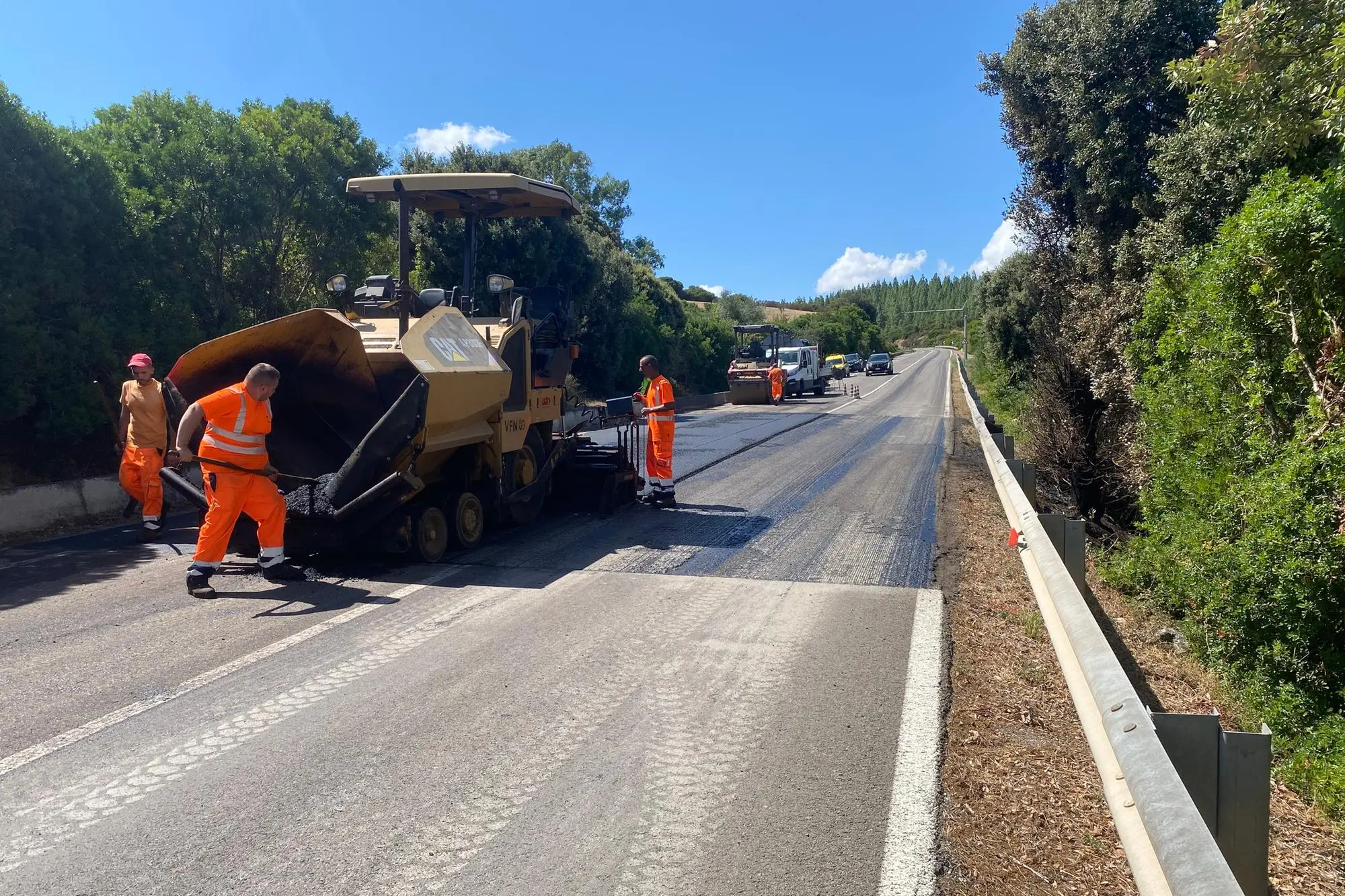 I lavori sulla 387 danneggiata dall'incendio durante il fallito assalto al portavalori