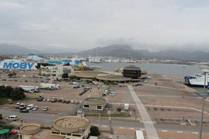 Il piazzale del porto di Olbia (Ansa)