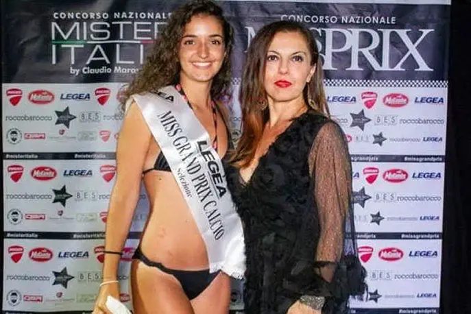 Camilla Ledda con la fascia di Miss &quot;Grand Prix Calcio&quot;