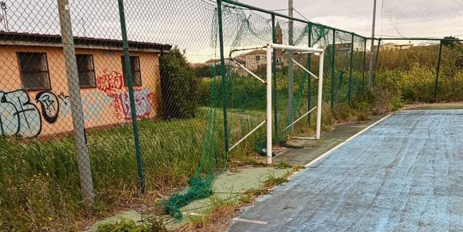 «Degrado e pericoli nell’impianto sportivo»