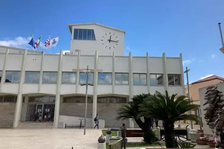 Il municipio (foto Pala)