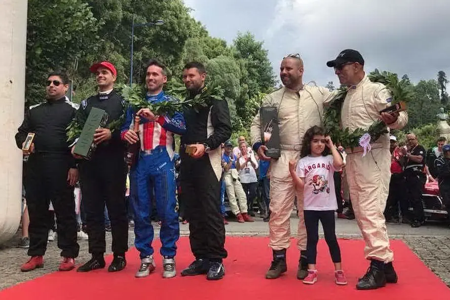 Francesco Fresu e Paolo Diana dopo la vittoria al Rally Legend 2018 (foto L'Unione Sarda - Chessa)