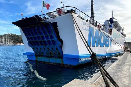 Un traghetto della Moby (Ansa)