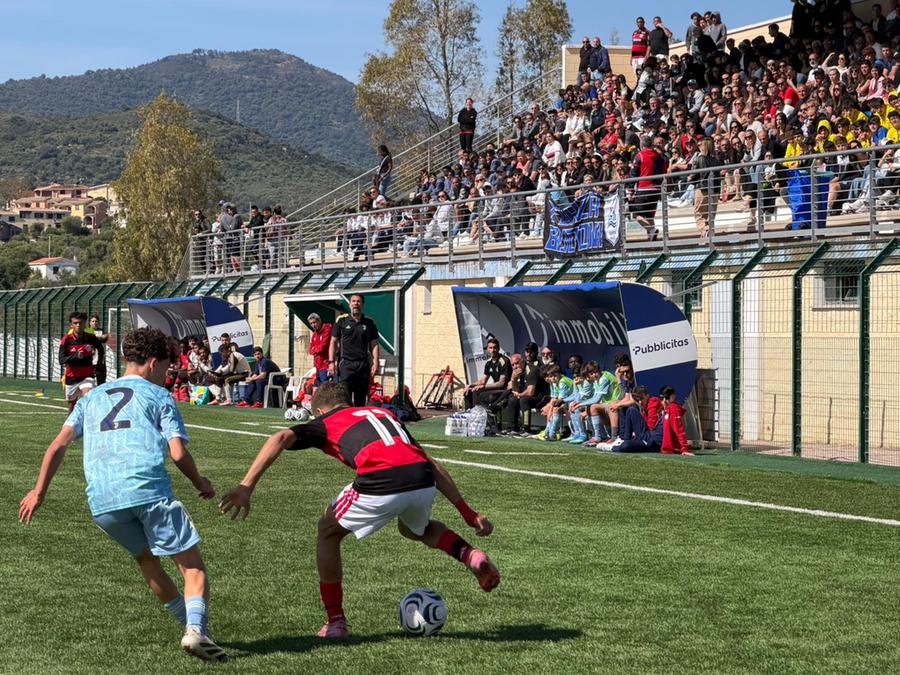 Flamengo e Como si contendono il trofeo del Manlio Selis
