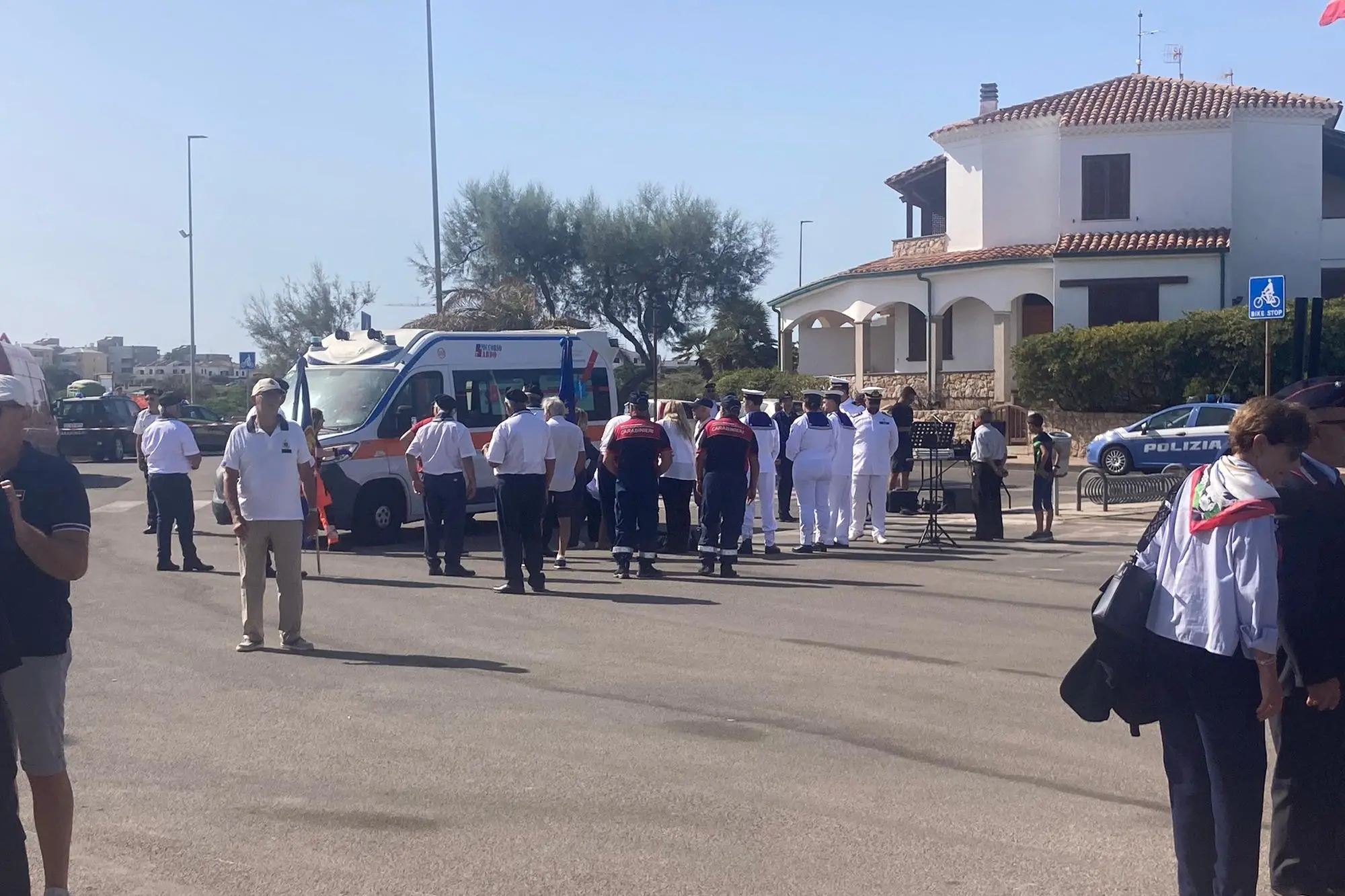 L'intervento dell'ambulanza 118 a Porto Torres (foto Pala)