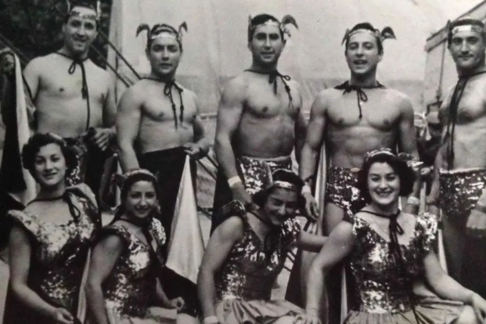 Una foto del Circo Togni degli anni '50 (Lidia è la seconda da destra)