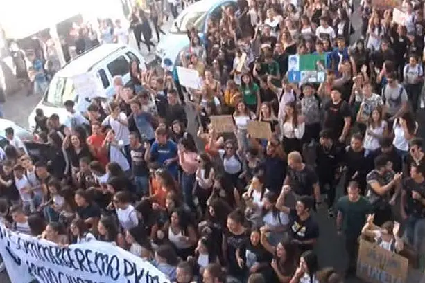 La manifestazione a Cagliari (foto L'Unione Sarda)