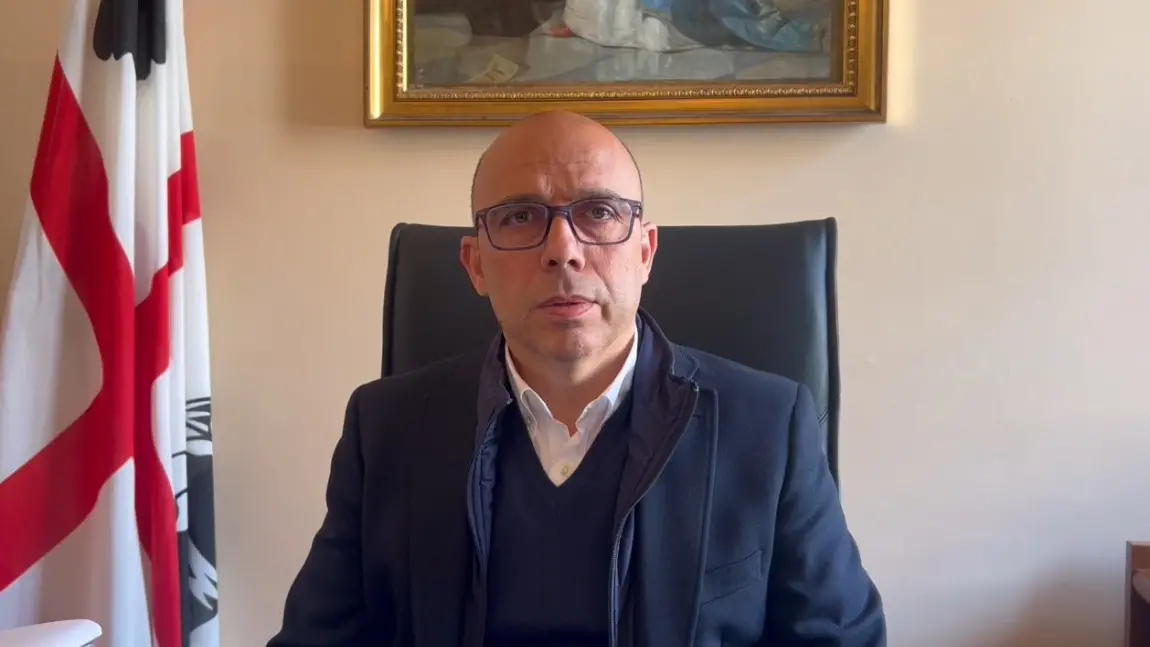 https://immagini.unionesarda.it/version/c:ZTZkMWY5MmYtYzY1OS00:ZjM1NmExODUtY2M1NS00/image.webp?f=16:9