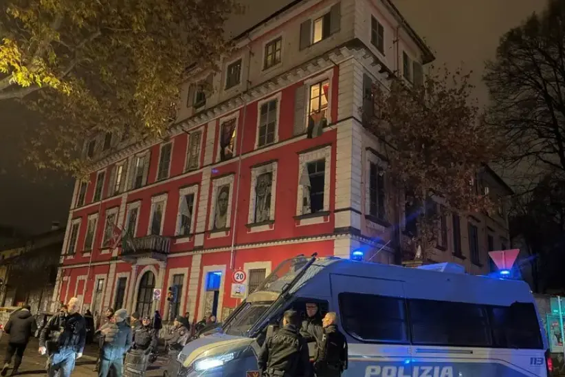 Il centro sociale Askatasuna di Torino (Foto Ansa)