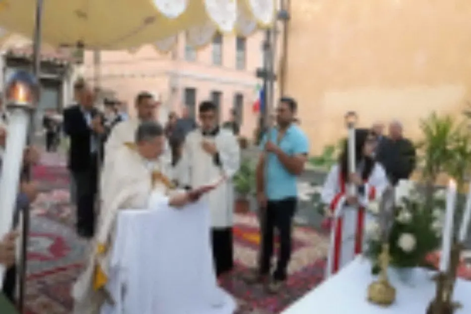 Il Vescovo durante una celebrazione ad Ales