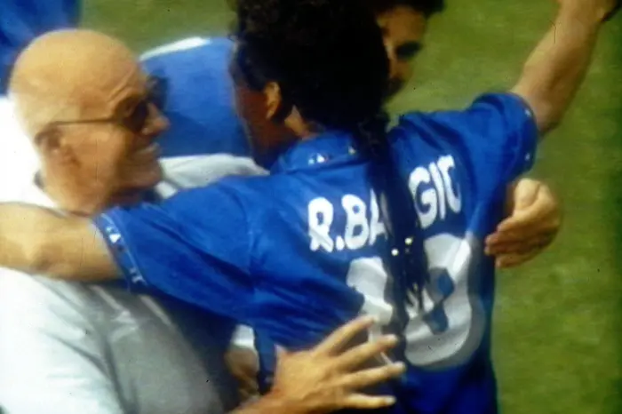 L'abbraccio con Arrigo Sacchi ai Mondiali di Usa '94