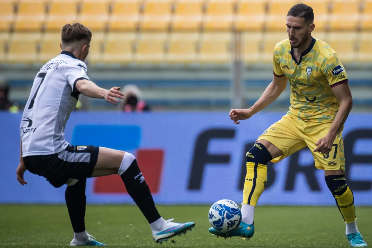 Paulo Azzi in azione (L'Unione Sarda)