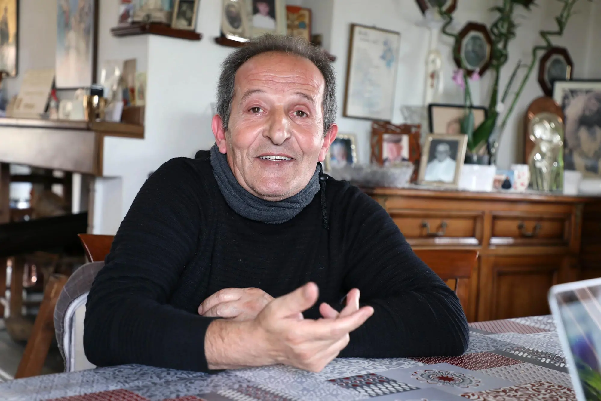 Beniamino Zuncheddu fotografato nella sua casa a Burcei circa un anno dopo dalla sua scarcerazione (Foto Max Solinas)