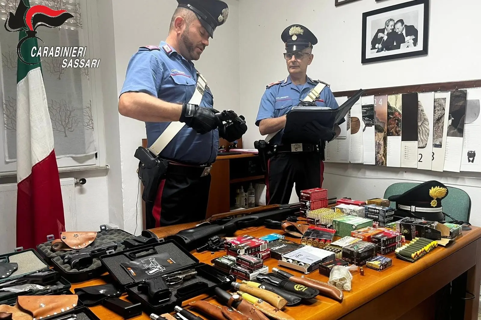Le armi sequestrate (foto carabinieri)
