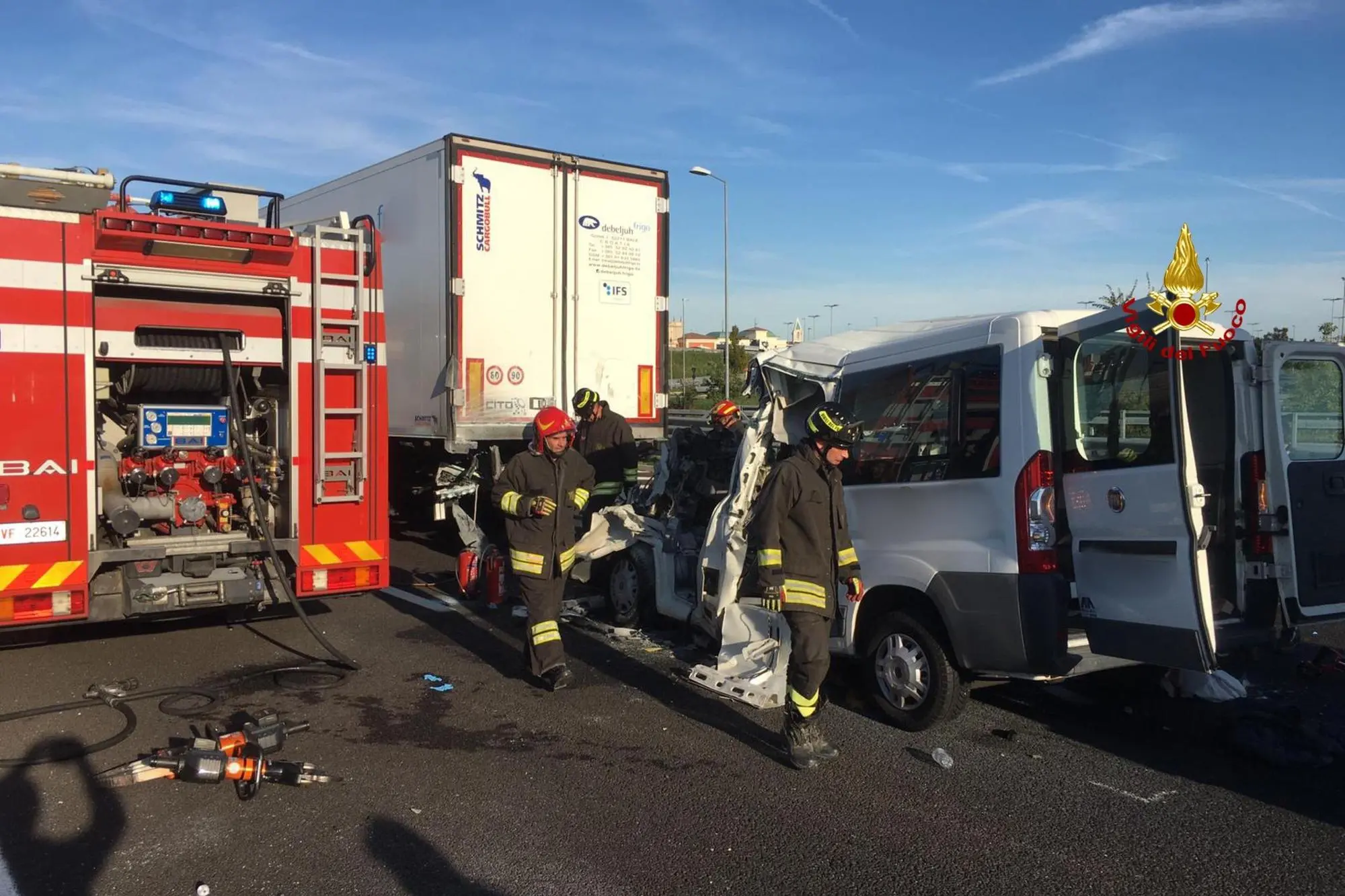 L'incidente sull'A4 (foto Vigili del fuoco)