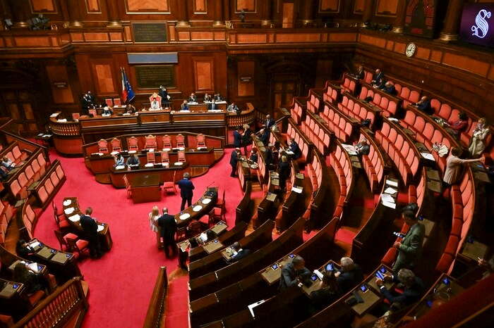 Semipanoramica dellÕAula del Senato nel corso della discussione generale per la conversione in legge del decreto aiuti bis, Roma 13 settembre 2022. ANSA/MAURIZIO BRAMBATTI