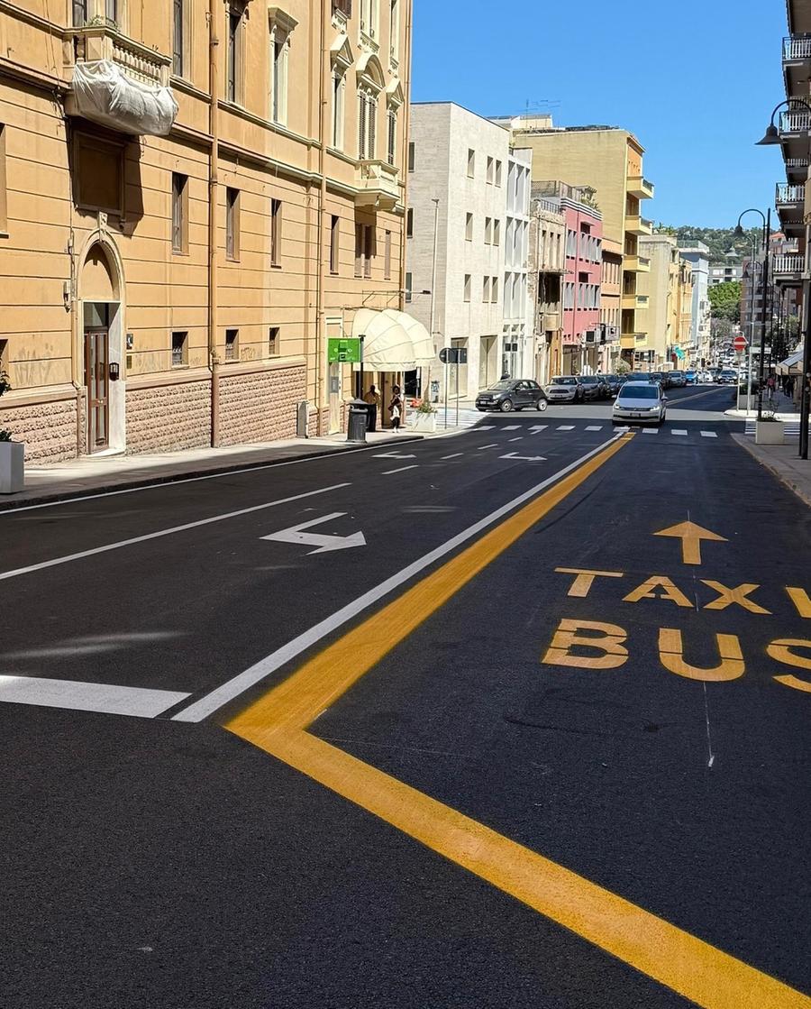 Nuovo asfalto in via Alghero e strisce rialzate in via Mandrolisai