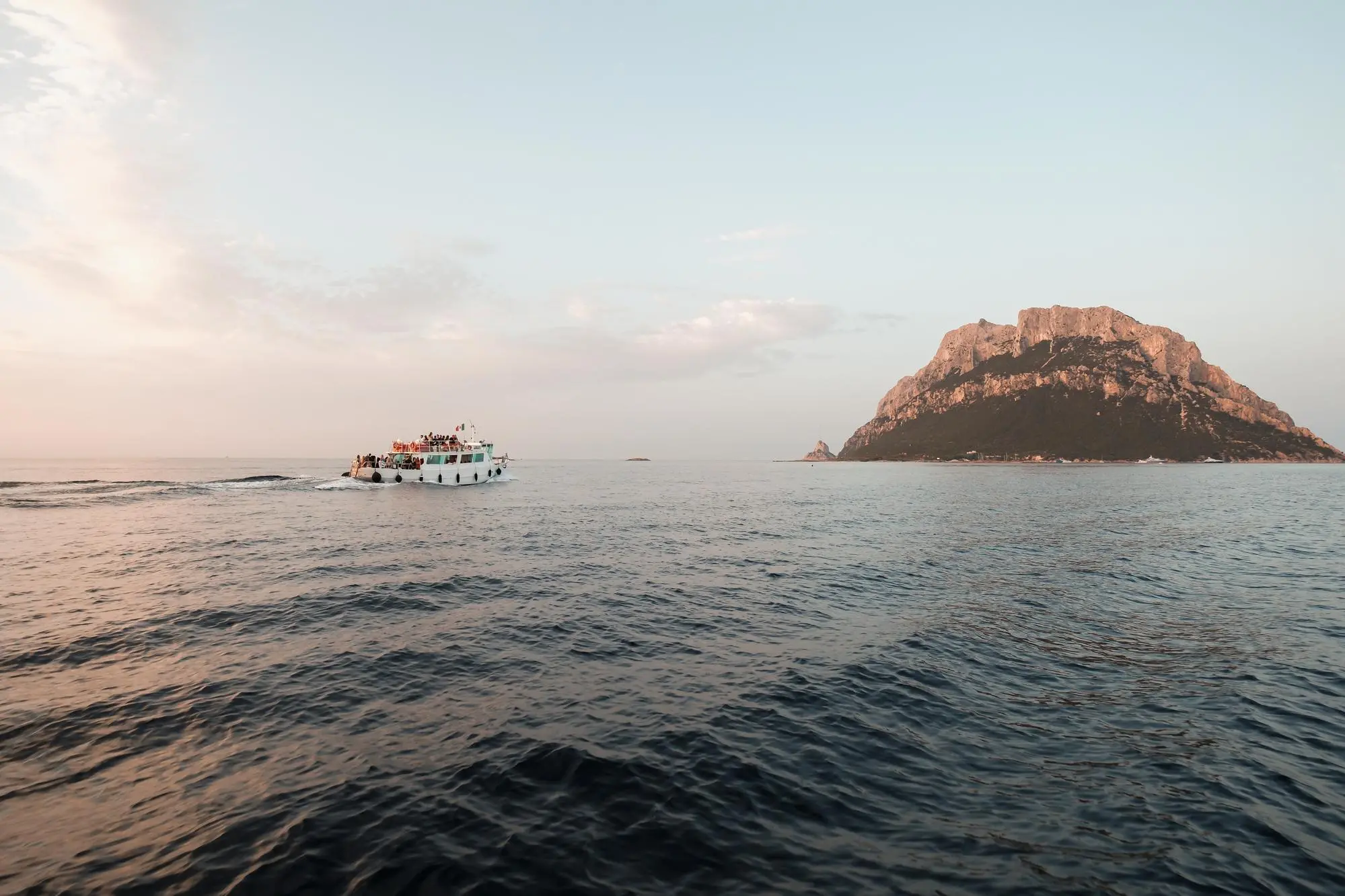 L’isola di Tavolara (foto Andrea Mignogna)