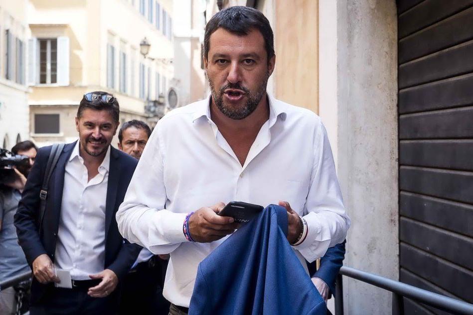 Salvini attacca: &quot;Conte già scarica il M5S e abbraccia con entusiasmo il suo Pd&quot;