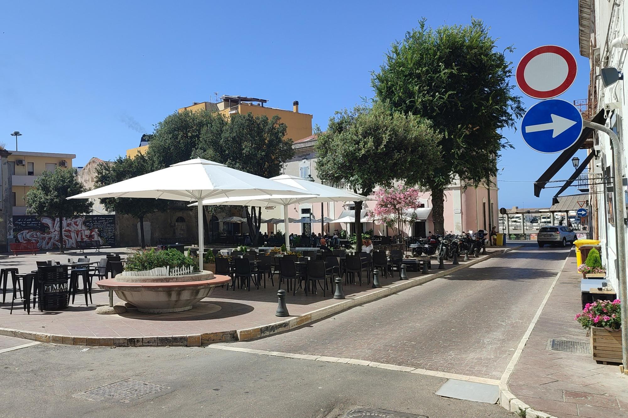 Piazza Garibaldi a Porto Torres (foto Tellini)