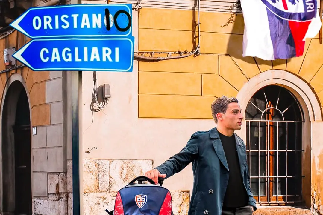 Oristanio nell'annuncio social del Cagliari (foto Cagliari Calcio)