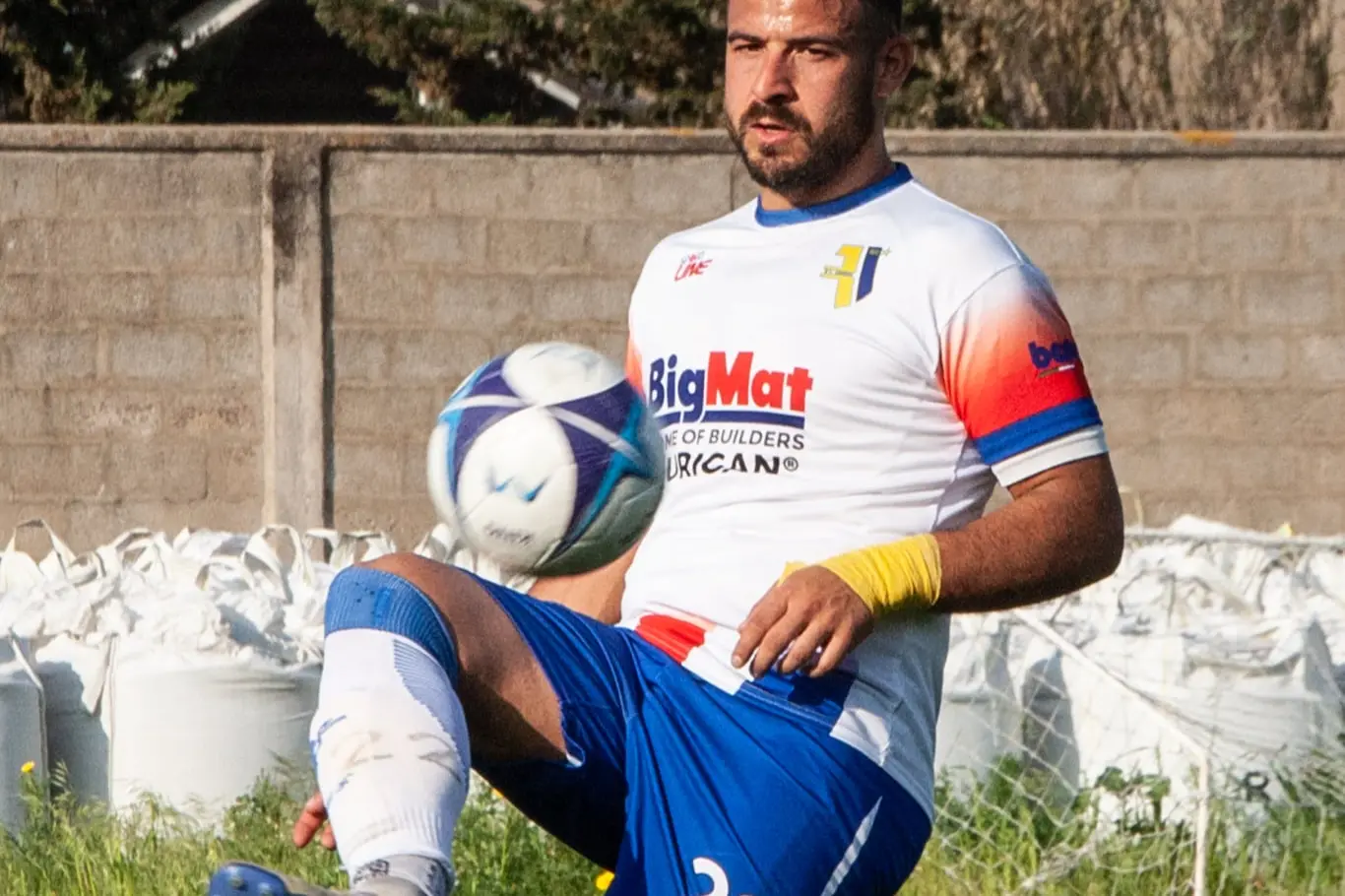 Marco Atzeni (34 anni) in azione con la maglia dell'Arborea (foto concessa da Virgilio Alfano)