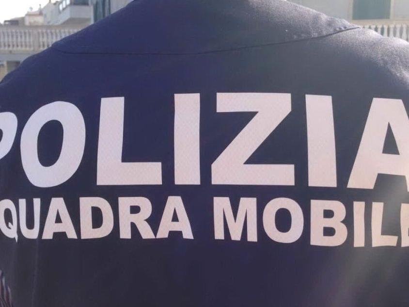 Blitz della Squadra mobile in viale La Plaia a Cagliari, un arresto e una denuncia