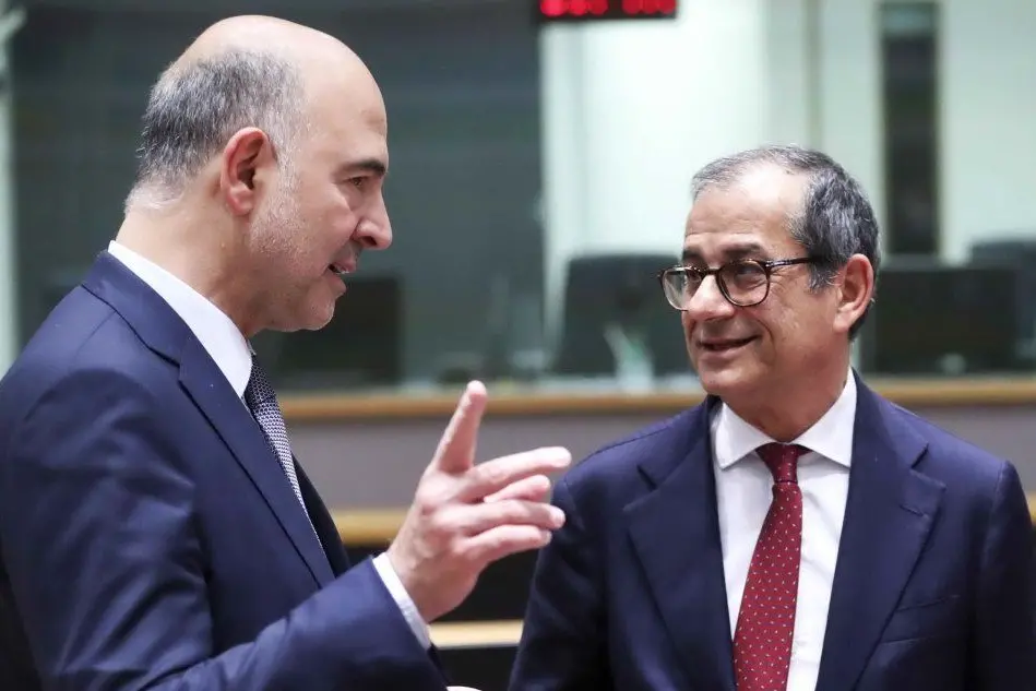 Il commissario europeo Pierre Moscovici e il ministro dell'Economia Giovanni Tria (Ansa)