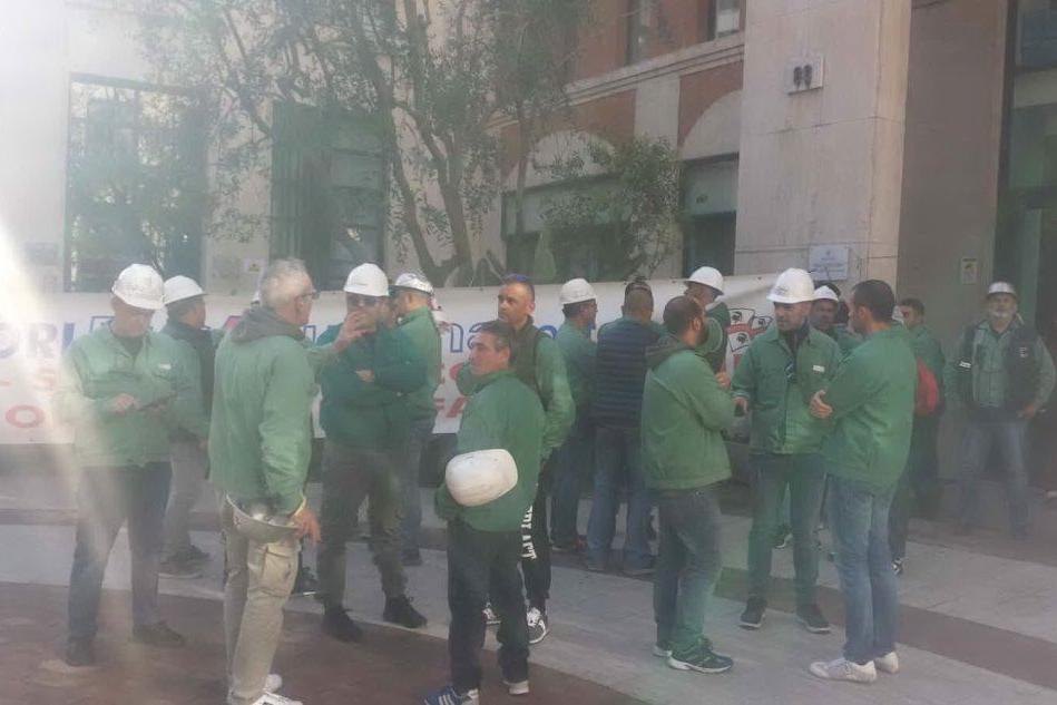 Tute verdi Eurallumina a Cagliari Presidio davanti all'assessorato