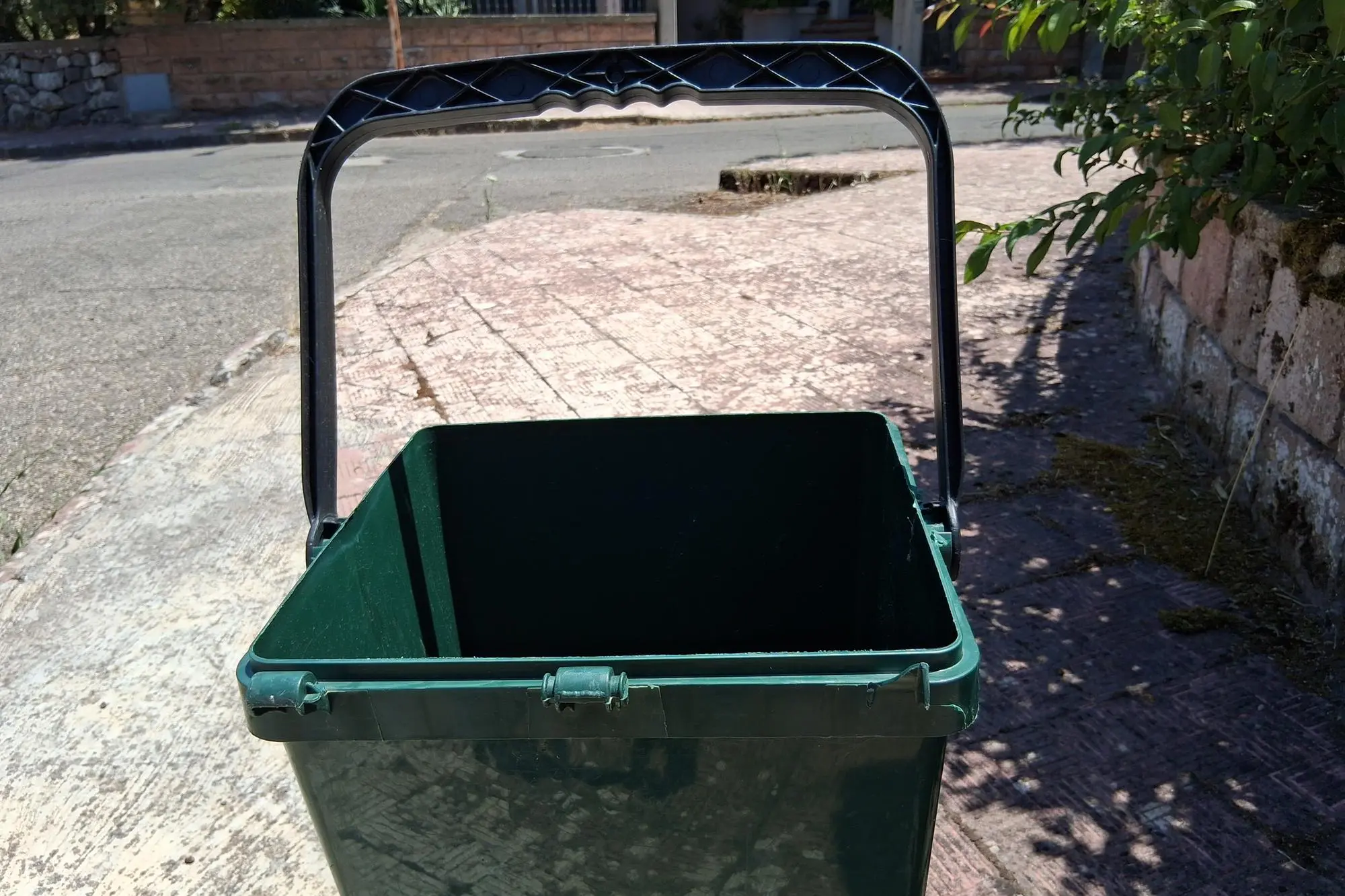 Un mastello danneggiato (foto Oggianu)