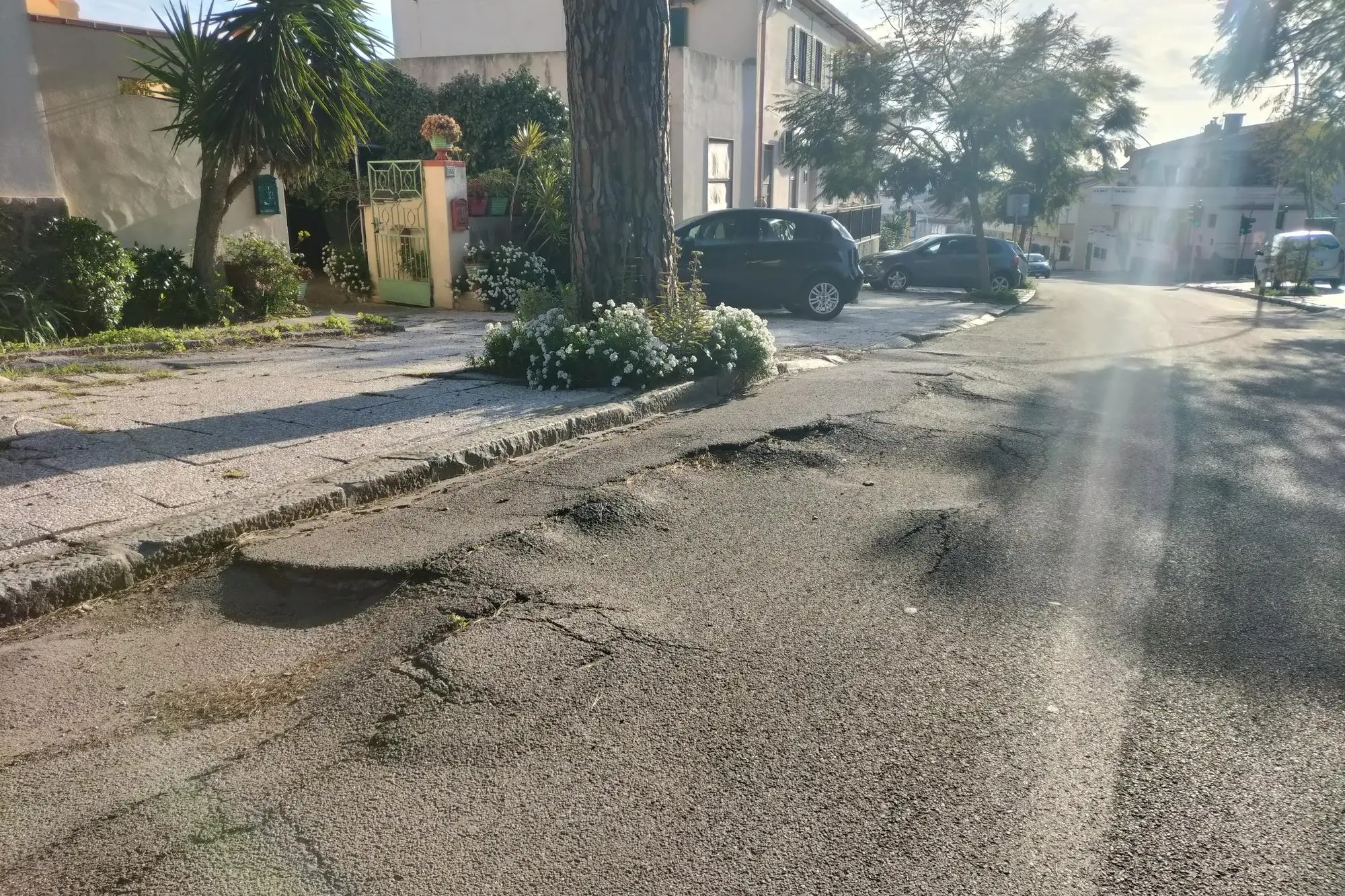 Il tratto disastrato di via Satta a Carbonia (foto Scano)