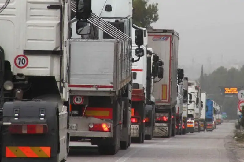 Autotrasportatori (Ansa)